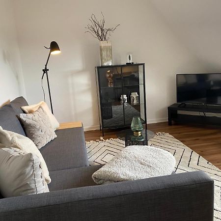 Bostel 1 - Modernes Dachgeschoss-Studio In Duisburg Meiderich, 4,7 Km Hbf, U-Bahn 250M, Flughafen Duesseldorf 28 Km, Landschaftspark 2,9 Km, 5 Gehminuten Von Herzklinik Entfernt 外观 照片