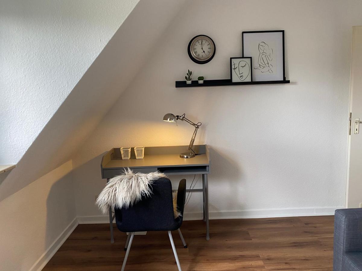 Bostel 1 - Modernes Dachgeschoss-Studio In Duisburg Meiderich, 4,7 Km Hbf, U-Bahn 250M, Flughafen Duesseldorf 28 Km, Landschaftspark 2,9 Km, 5 Gehminuten Von Herzklinik Entfernt 外观 照片